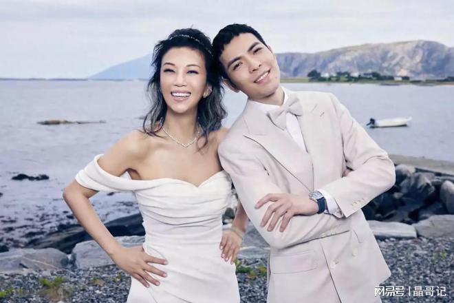 秘密恋爱16年萧敬腾官宣结婚！晒婚纱照满脸幸福赢博体育(图1)